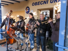 24. 12. 2013 - Koledování na návsi a betlémy