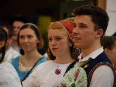 Krojovaný ples (foto: Valeria Dinková)