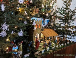 24. 12. 2013 - Koledování na návsi a betlémy