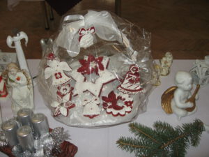 2016_seniori_vanocni_vystava_drevena
