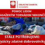 Pomoc lidem zasaženým tornádem nekončí